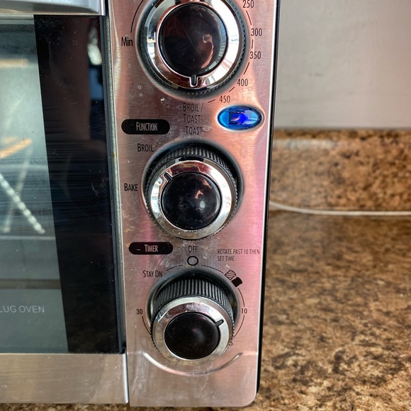 Hamilton Beach Silver Toaster Oven with Black Accents - Picture 10 of 11